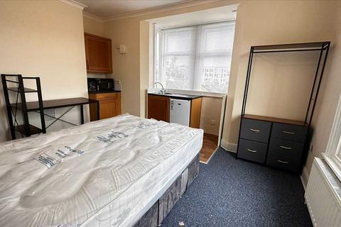 Studio to rent, Bear Road, Brighton