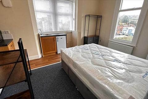 Studio to rent, Bear Road, Brighton