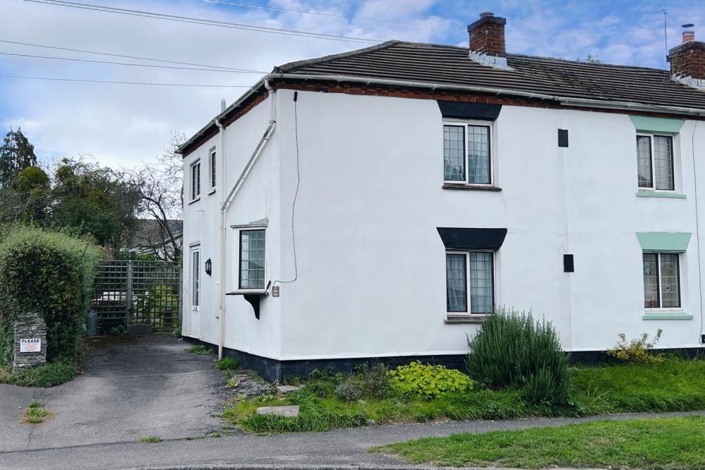 Southampton Road, Ringwood, BH24 1HR 2 bed cottage for sale £240,000