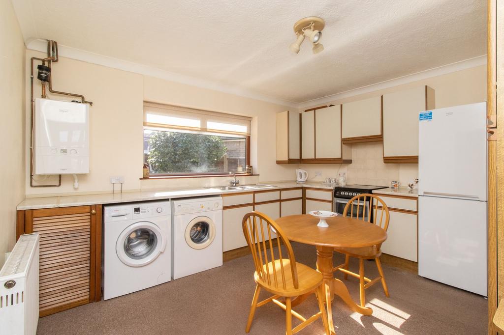 Wellesley Close, Broadstairs, CT10 2 bed detached bungalow £425,000