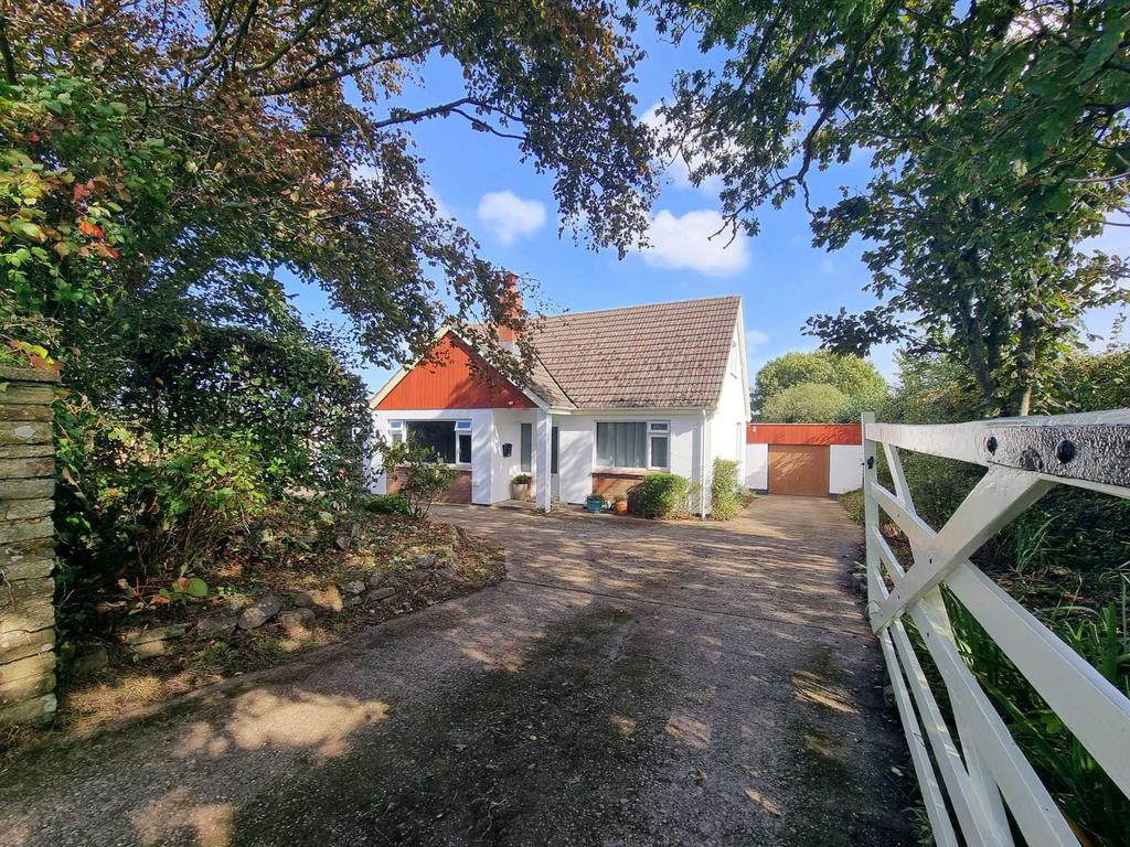 Abbotsham 4 bed detached house for sale £475,000