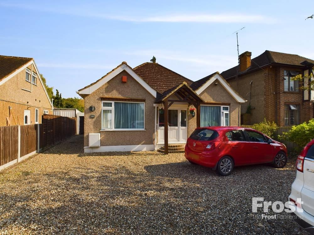 Coppermill Road, Wraysbury, Berkshire, TW19 2 bed bungalow for sale £