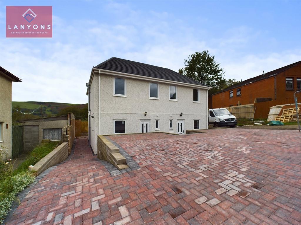 Garth Avenue, Glyn Coch, Pontypridd, RCT, CF37 3 bed semidetached