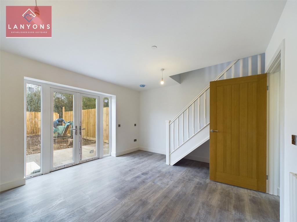 Garth Avenue, Glyn Coch, Pontypridd, RCT, CF37 3 bed semidetached