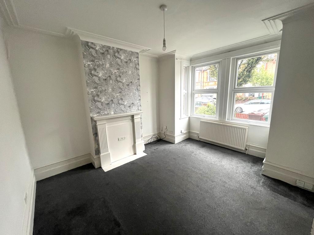 Silverdale Road, Highams Park, E4 3 bed terraced house for sale £675,000