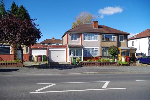 3 bedroom semi-detached house to rent, Bradford Road, Bolton