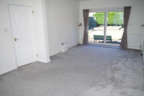 3 bedroom semi-detached house to rent, Bradford Road, Bolton