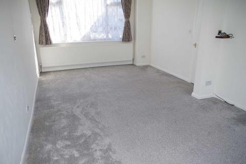 3 bedroom semi-detached house to rent, Bradford Road, Bolton