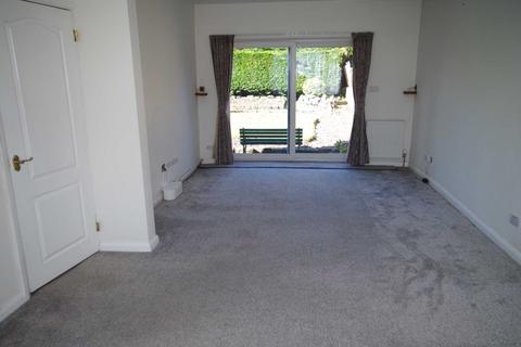 3 bedroom semi-detached house to rent, Bradford Road, Bolton