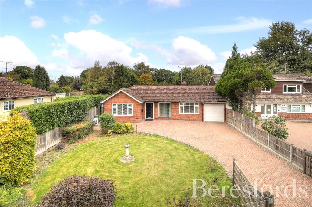 Rayleigh Road, Hutton, CM13 3 bed bungalow for sale £800,000