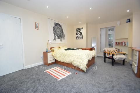 10 bedroom terraced house to rent, Bainbrigge Road, Headingley LS6