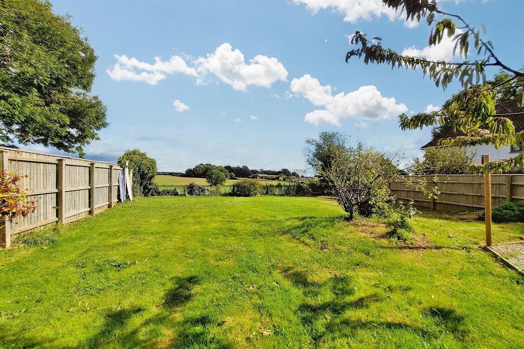Winterborne Kingston 3 bed semidetached house for sale £400,000