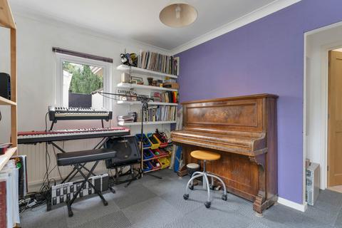 6 Foxcovert Road, Werrington, Peterborough, PE4 6RF