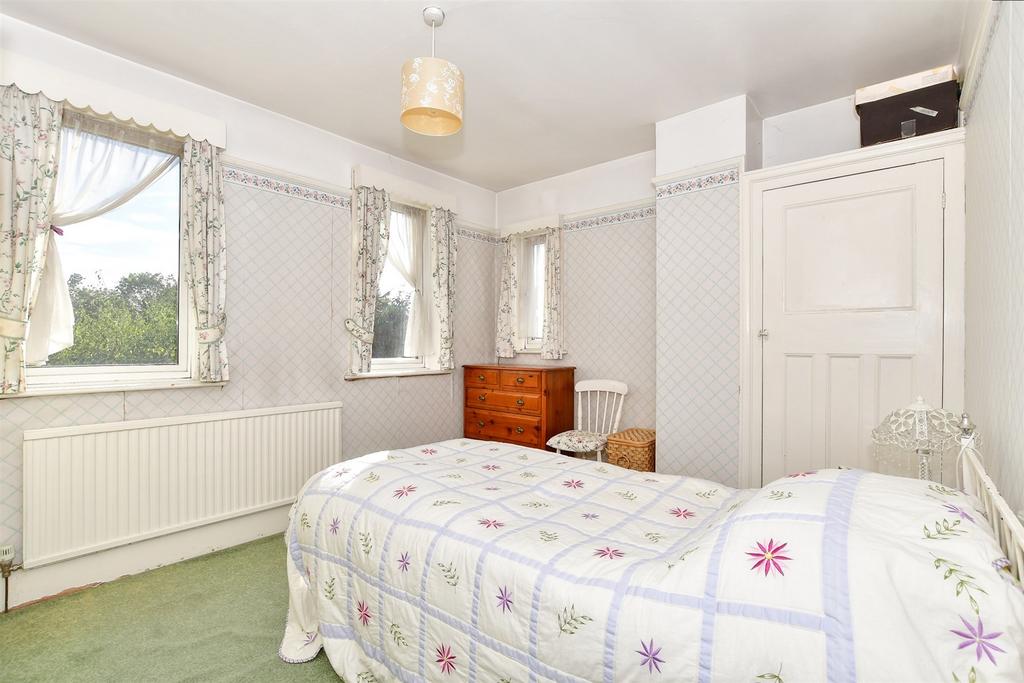 Teynham Road, Whitstable, Kent 3 bed detached house for sale £395,000