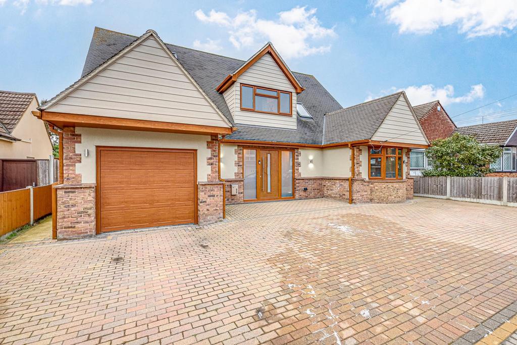 Sydney Road, Benfleet, SS7 5 bed detached house for sale £725,000