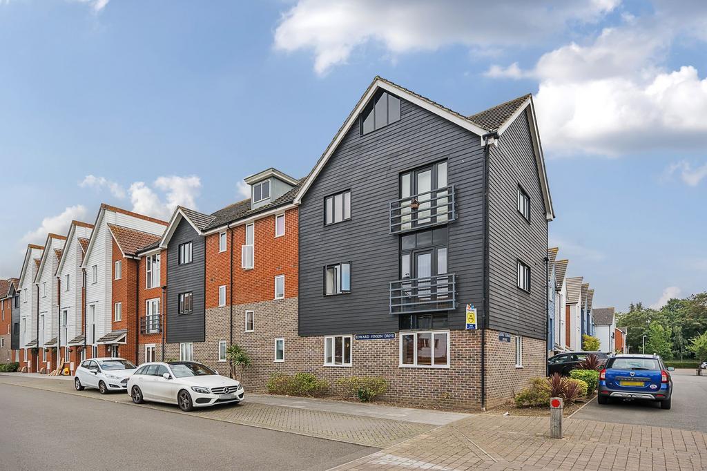 Edward Vinson Drive, Faversham, ME13 2 bed flat for sale £195,000