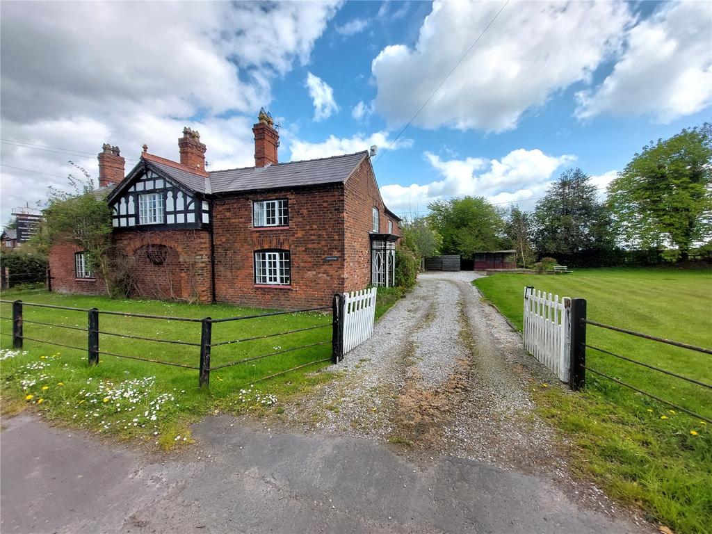 Bostock, Middlewich, Cheshire 3 bed semidetached house to rent £