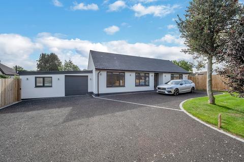 2 bedroom detached bungalow for sale, Heather Close, Thurston