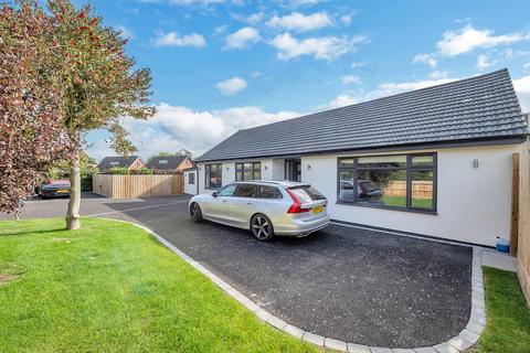 2 bedroom detached bungalow for sale, Heather Close, Thurston