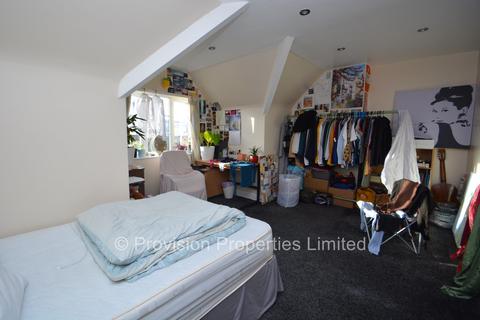 14 bedroom semi-detached house to rent, St Michaels Villas, Hyde Park LS6