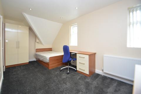 9 bedroom terraced house to rent, St Michaels Villas, Headingley LS6