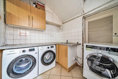 71 Warwick Way, London, SW1V 1QR