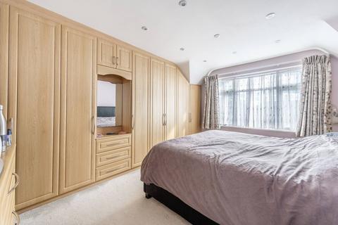 4 bedroom detached house to rent, Oakleigh Court, Edgware, HA8