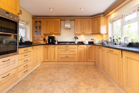 4 bedroom semi-detached house for sale, Tillingdown Hill, Caterham