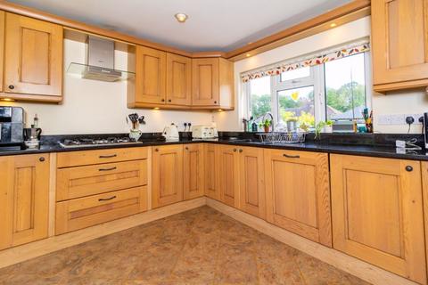 9 Tillingdown Hill, Caterham, CR3 6QN