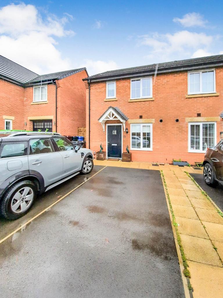 Stratford Drive, Prescot, Merseyside, L34 3 bed semidetached house to