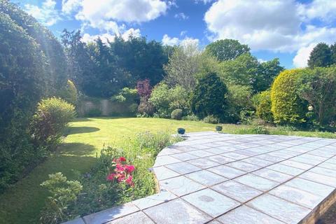 12 Scott Close, Farnham Common, Slough, SL2 3HT