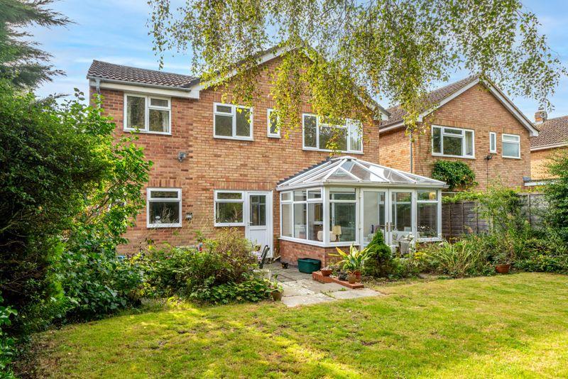 Long Meadow, Markyate. 4 bed detached house for sale £550,000