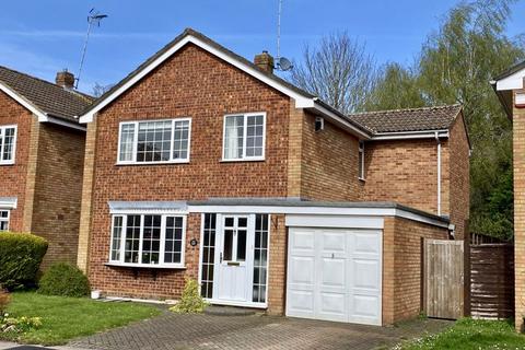 4 bedroom detached house for sale, Long Meadow, Markyate.
