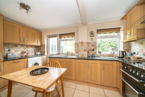4 bedroom detached house for sale, Long Meadow, Markyate.