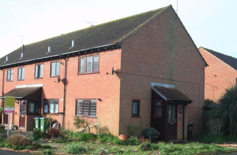 Dinsdale Gardens, Littlehampton 2 bed terraced house for sale £299,950