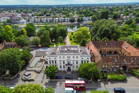 2 bedroom apartment for sale, HAMPTON COURT.