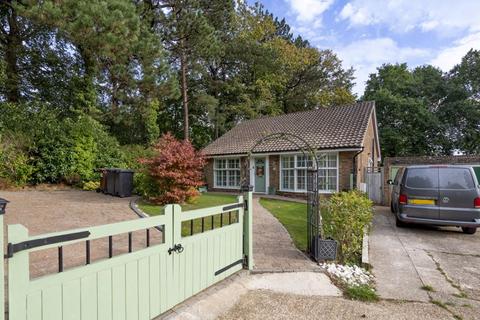 2 bedroom detached house for sale, Eight Bells Close, Buxted