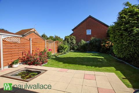 3 bedroom link detached house for sale, Hollyfields, Turnford