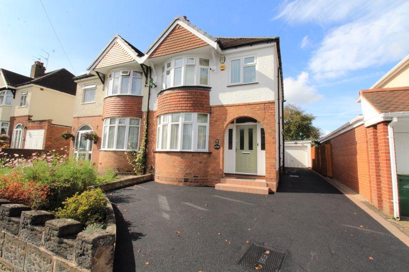 Queens Road, Sedgley DY3 3 bed semidetached house for sale £310,000