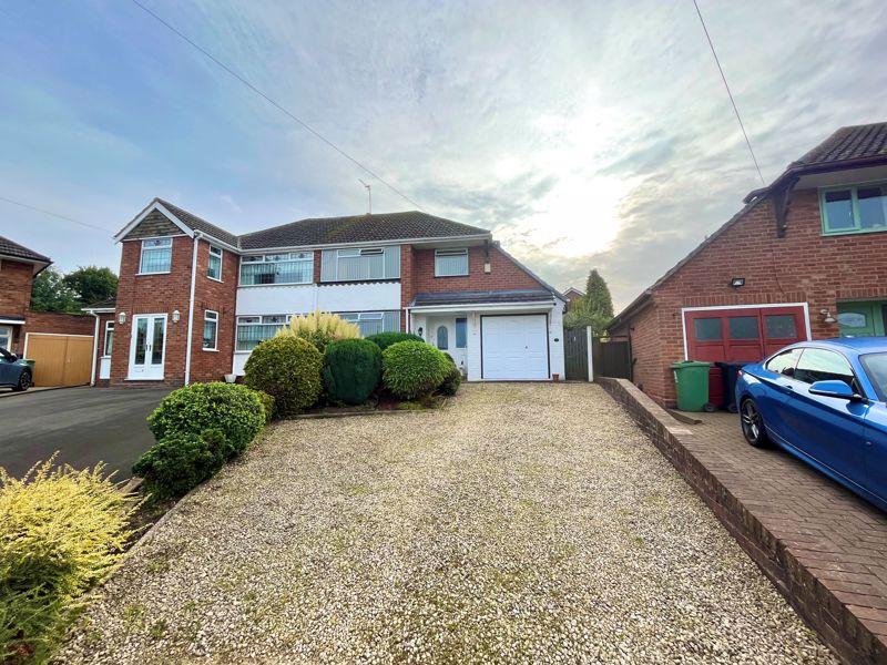 Wenlock Close, Sedgley DY3 3 bed semidetached house £290,000