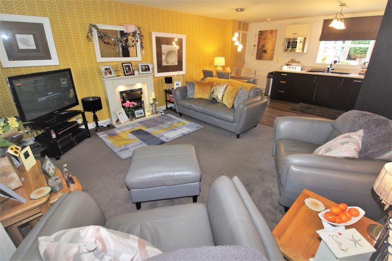 Charles Hayward Drive, Wolverhampton WV4 2 bed apartment for sale £