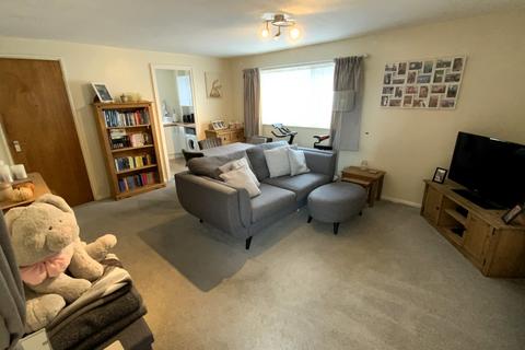 19, Downlands Court Browning Road, Luton, LU4 0LW