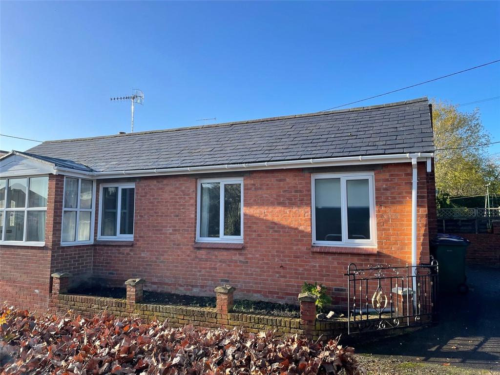 Pewsey Road, Rushall, Wiltshire, SN9 2 bed bungalow for sale £260,000