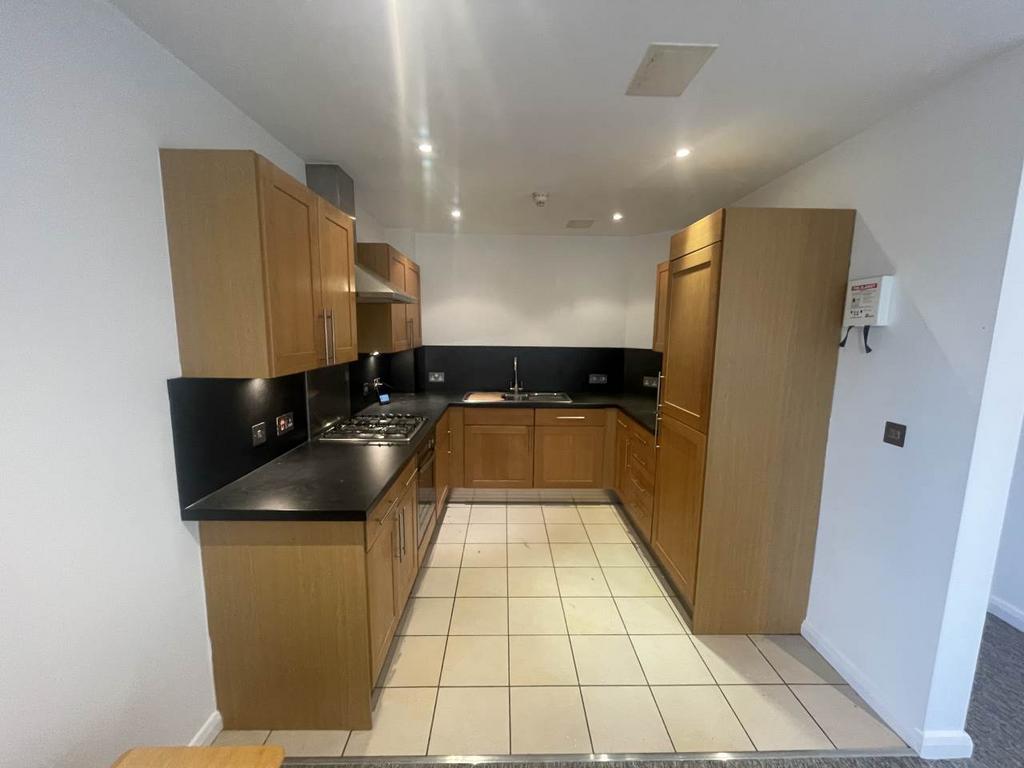 5 Plas Tudor, Parc Y Bryn, Aberystwyth 2 bed flat £950 pcm (£219 pw)