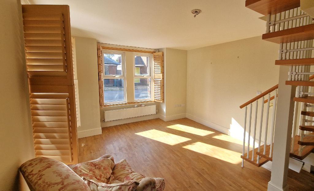 Sitting Room / Dining Room