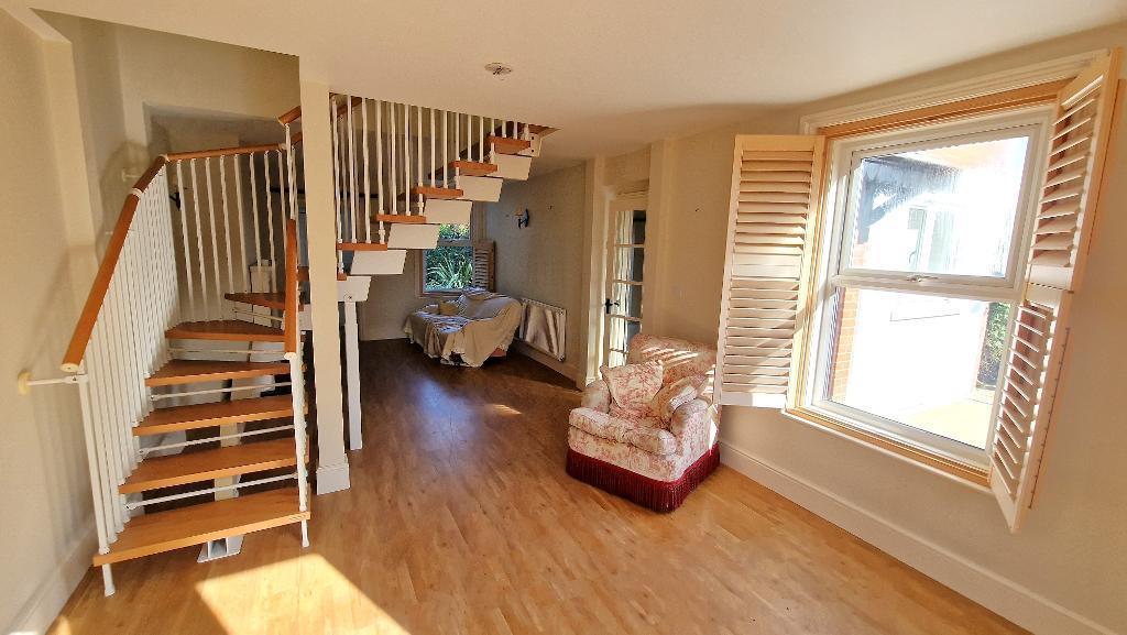 Sitting Room / Dining Room