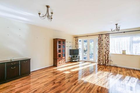 10 Peartree Close, South Croydon, CR2 9BR