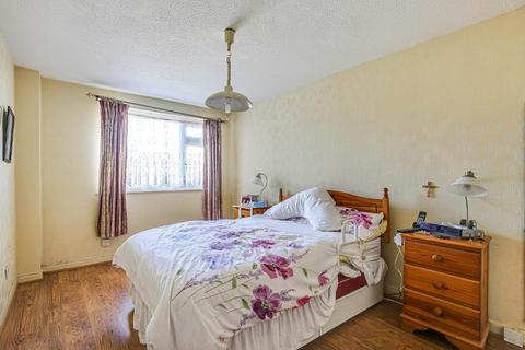 10 Peartree Close, South Croydon, CR2 9BR