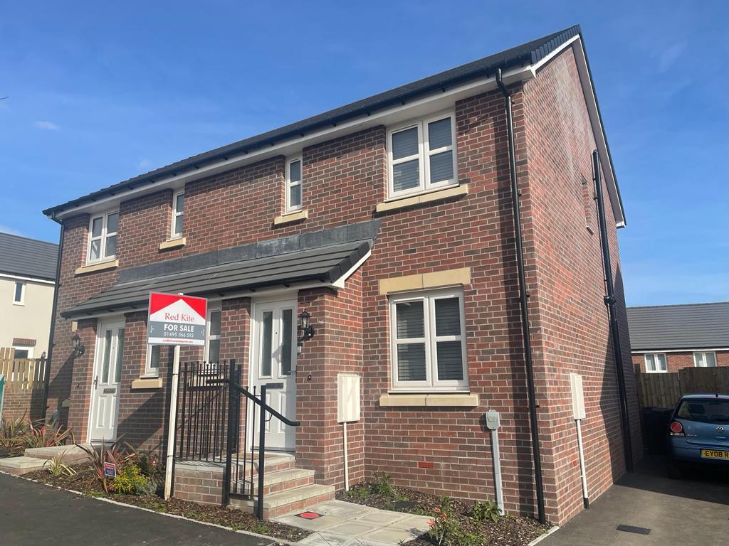 Ebbw Vale NP23 3 bed semidetached house for sale £219,950