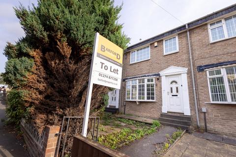 3 bedroom terraced house to rent, Church Street, Heckmondwike